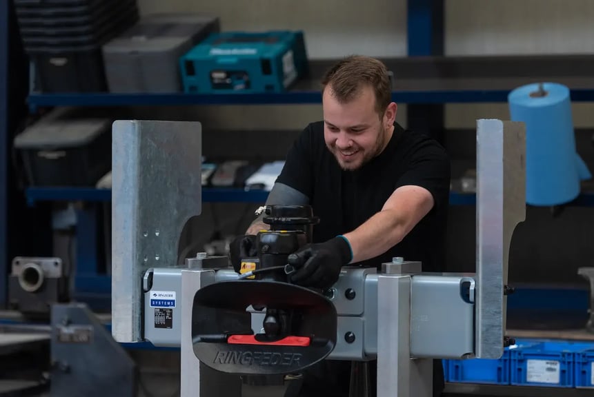 Die Rolle der Verfügbarkeit von Ersatzteilen in der Werkstatteffizienz